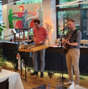 Musiker KUNZ mit Hackbrettspieler Chris