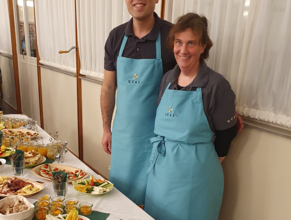 Bunte Gäste am eindrücklichen Eröffnungsanlass der Zentral- und Hochschulbibliothek in Luzern beim Vögeligärtli. Die Wärchbrogg ist mit dem Bistro Quai4 mit dabei.
