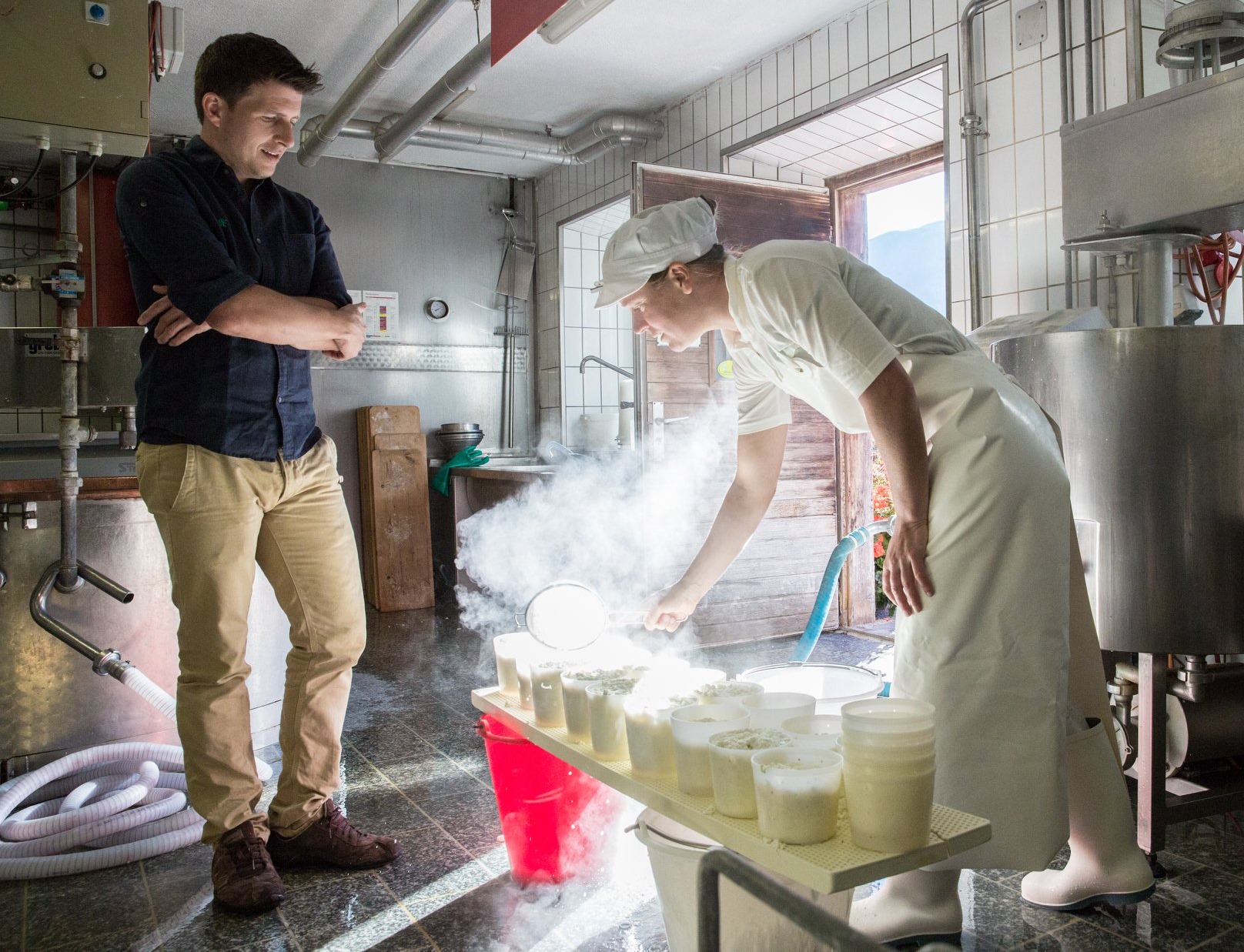 Ihre Leidenschaft für das Käserhandwerk haben Axel und Christian letztes Jahr in die Zentralschweiz geführt. In Stans führen sie seit Januar 2020 die Molki Stans (Molkerei Barmettler) weiter.
