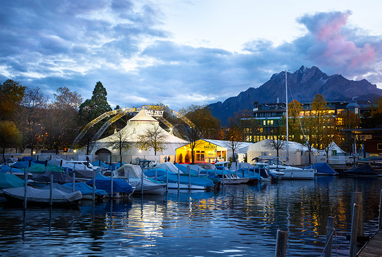 DAS ZELT gastiert vom 2. November bis 1. Dezember wieder in Luzern